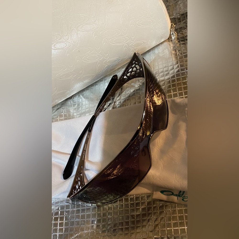 Oakley Women's Wrap Sunglasses in Dark Brown/Black